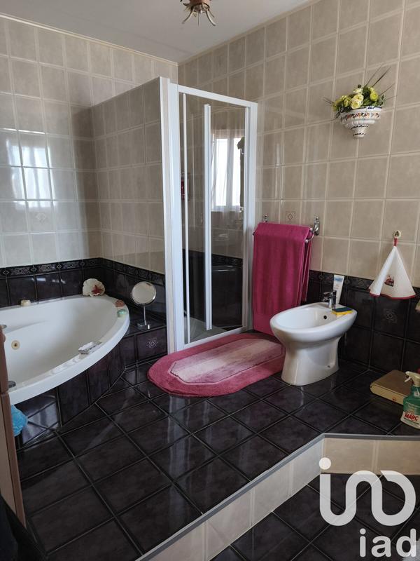 Maison - 250 m² - 8 pièces