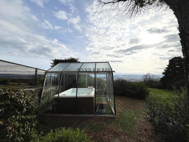 Villa - 211 m² - 8 pièces