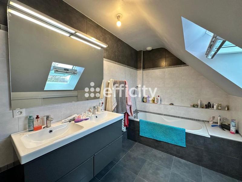 Maison - 135 m² - 8 pièces