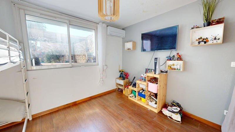 Maison - 214 m² - 8 pièces