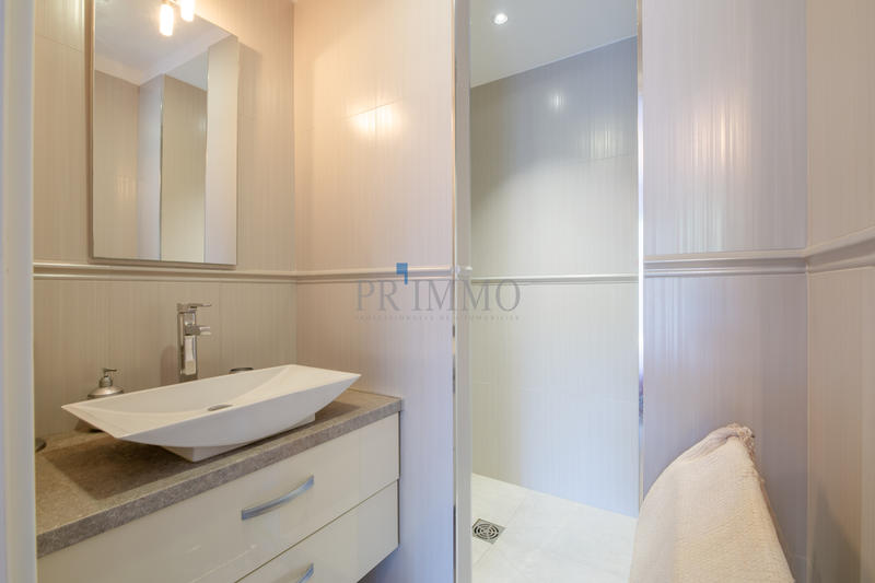 Maison - 261 m² - 7 pièces