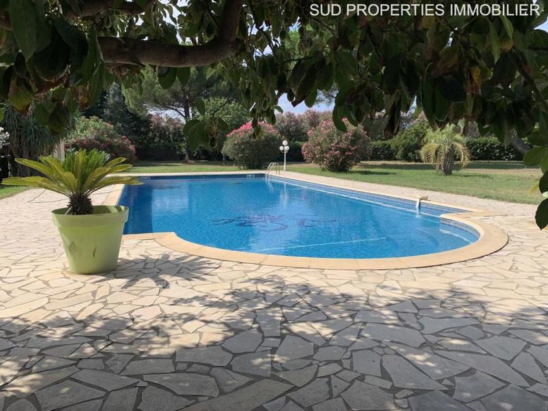 Propriété - 315 m² - 9 pièces