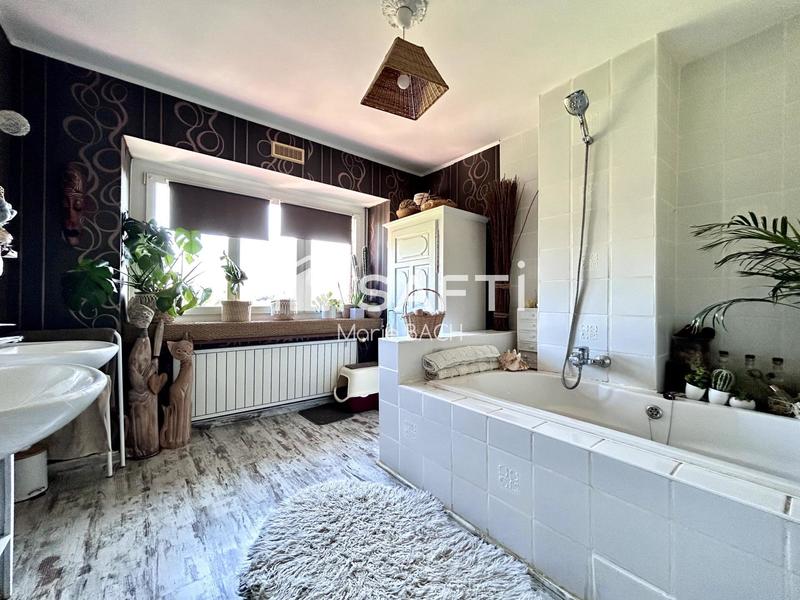 Maison - 240 m² - 5 pièces