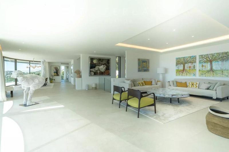 Propriété - 410 m² - 11 pièces