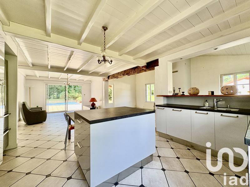 Maison - 225 m² - 9 pièces