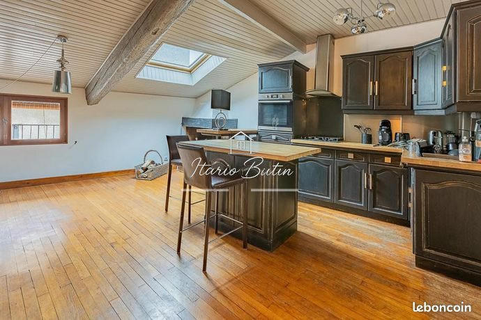 Maison - 238 m² - 9 pièces