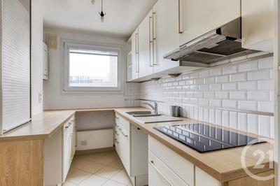 Appartement - 90 m² - 4 pièces