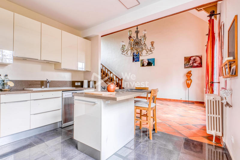 Maison traditionnelle - 270 m² - 10 pièces