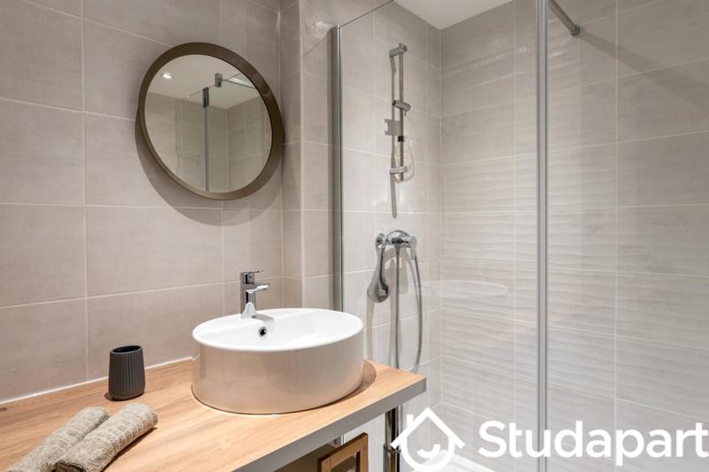 Chambre - 12 m² - 1 pièce