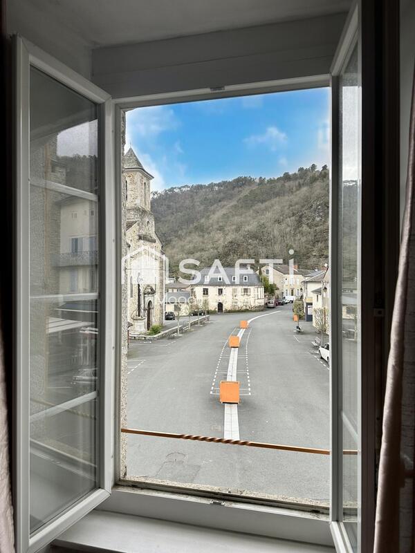 Local commercial - 243 m²