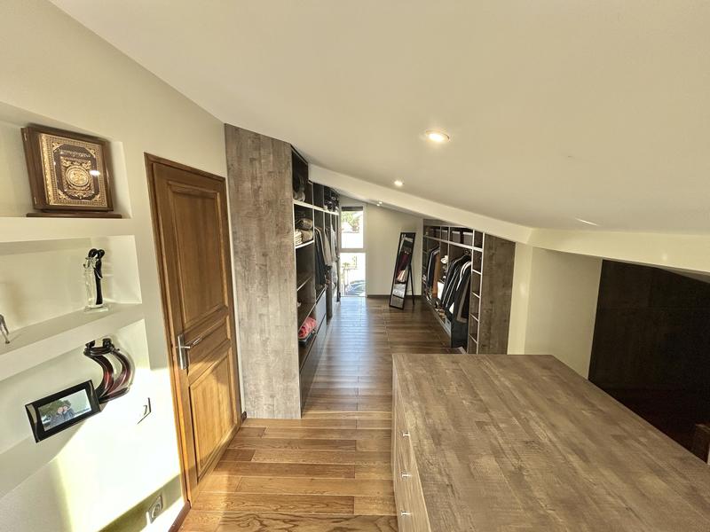 Maison - 182 m² - 7 pièces