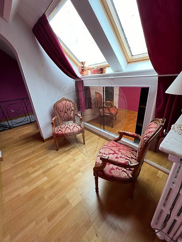 Maison - 293 m² - 10 pièces