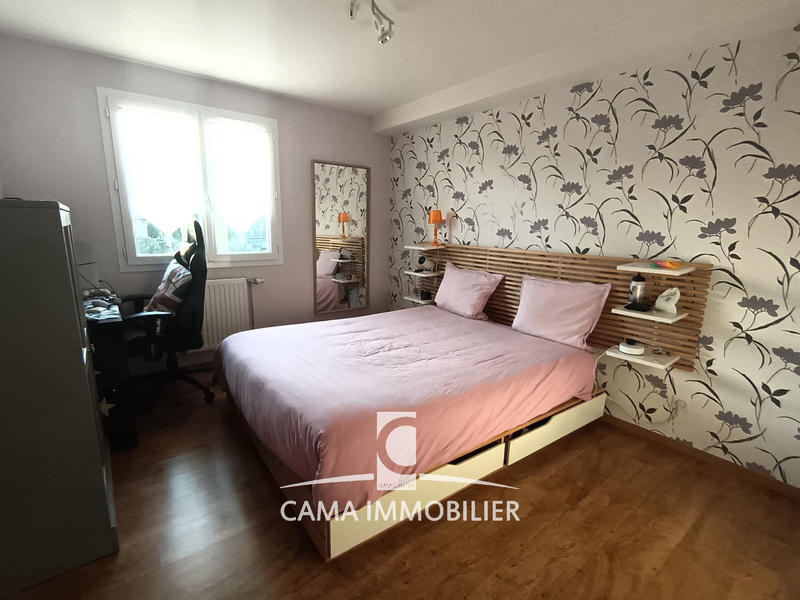 Maison - 270 m² - 8 pièces