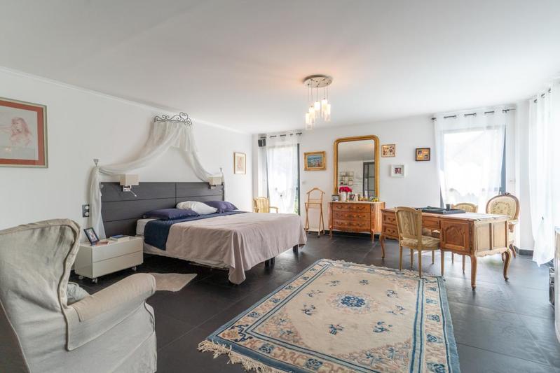 Maison - 450 m² - 9 pièces