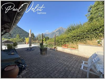 Maison - 235 m² - 9 pièces