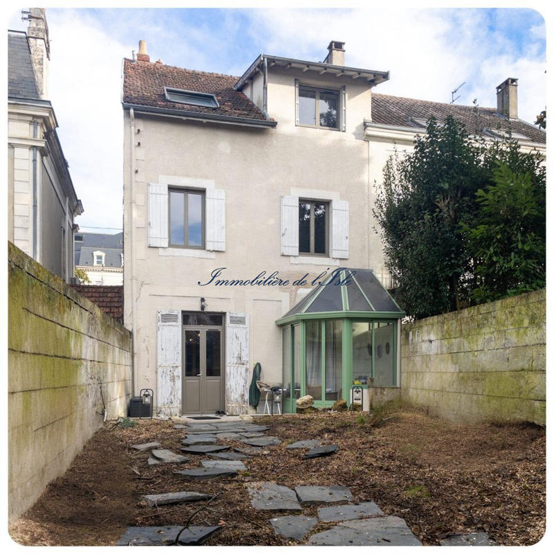 Maison - 179 m² - 9 pièces