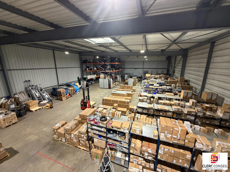 Local d'activités - 684 m²