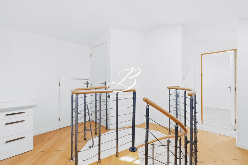 Appartement - 100 m² - 5 pièces