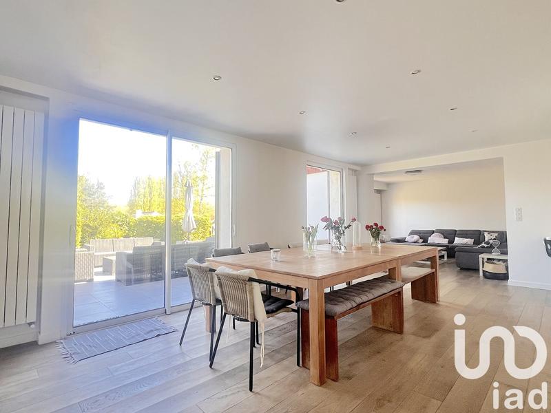 Maison - 214 m² - 8 pièces