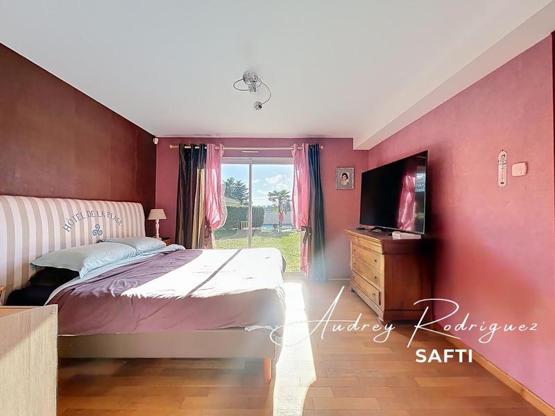 Maison - 220 m² - 8 pièces