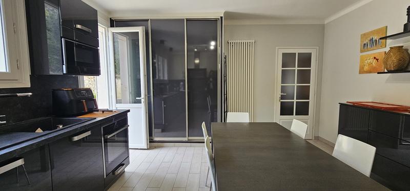 Maison - 210 m² - 10 pièces