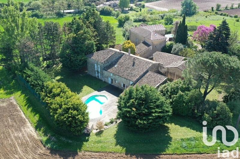 Maison - 285 m² - 11 pièces