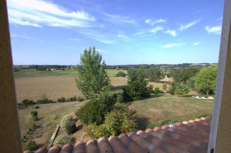 Propriété - 291 m² - 9 pièces