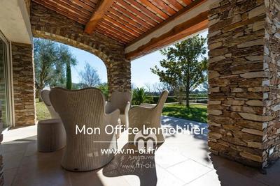 Propriété - 191 m² - 6 pièces