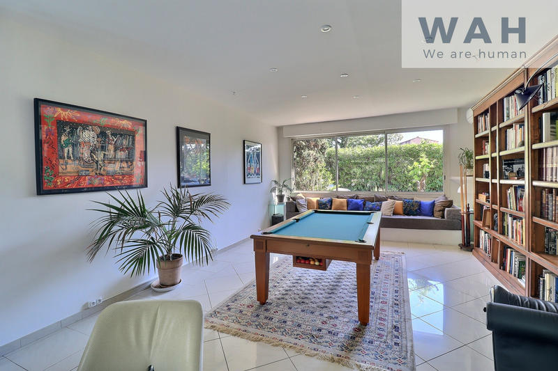 Villa - 283 m² - 8 pièces