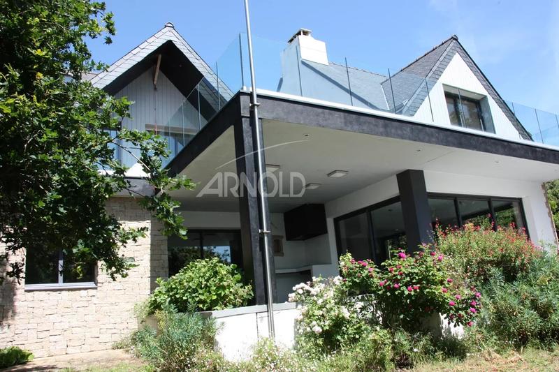 Maison - 222 m² - 11 pièces