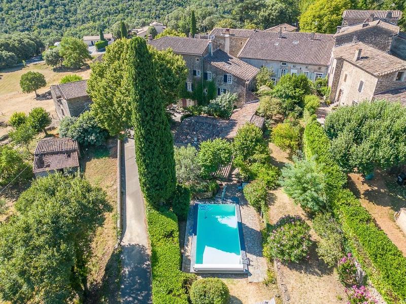 Maison - 485 m² - 12 pièces