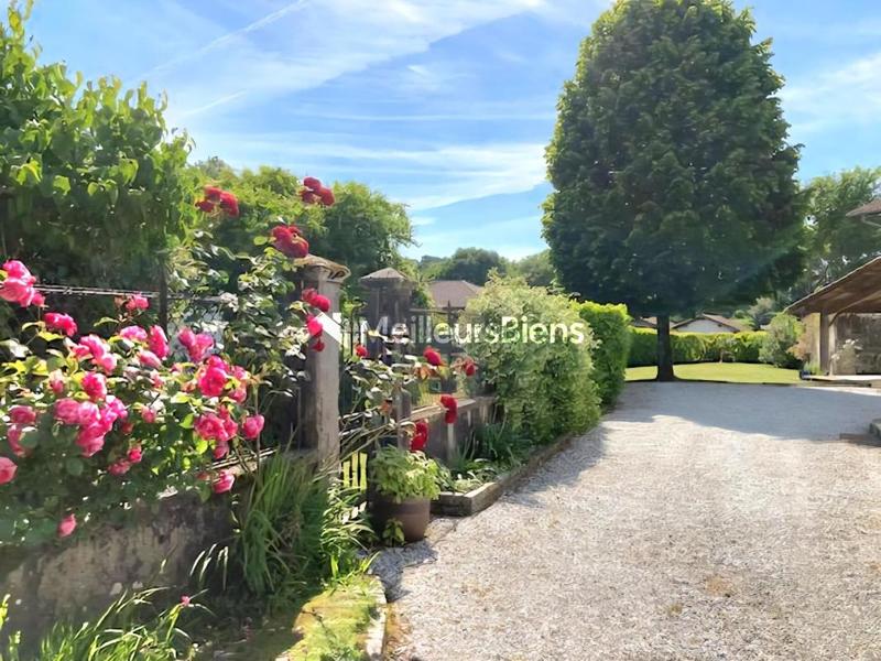 Maison - 250 m² - 7 pièces