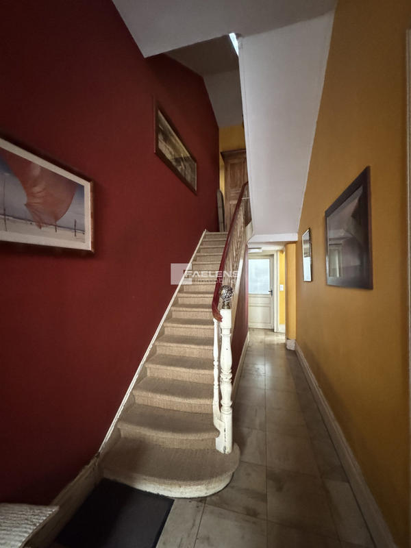 Maison - 229 m² - 6 pièces