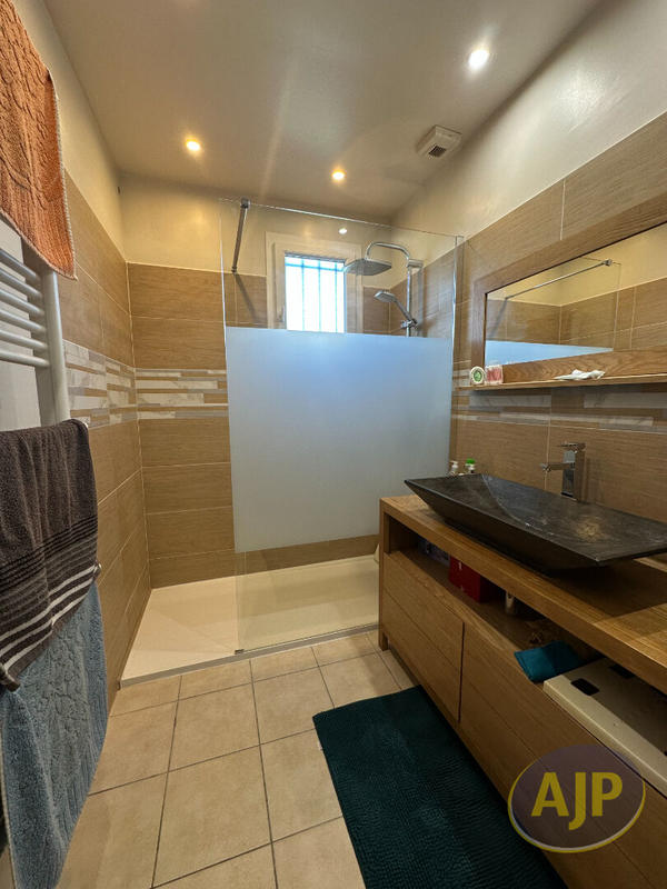 Maison - 99 m² - 5 pièces