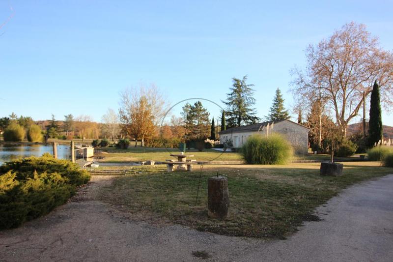 Propriété - 460 m² - 11 pièces