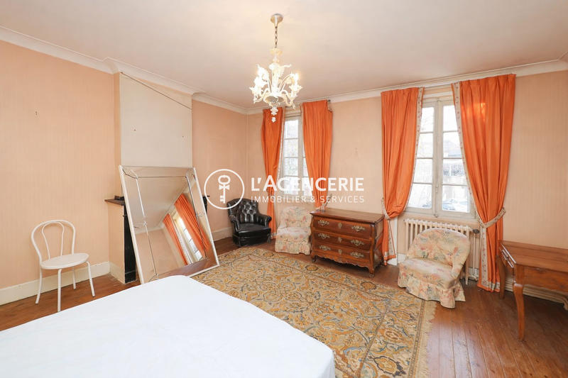 Maison - 310 m² - 8 pièces