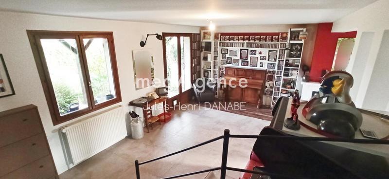 Maison - 180 m² - 8 pièces