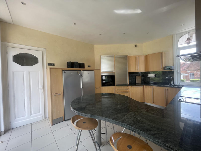 Maison - 337 m² - 10 pièces