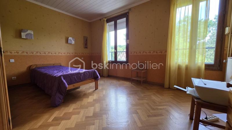 Maison - 300 m² - 10 pièces