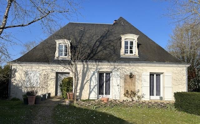 Maison traditionnelle - 199 m² - 9 pièces