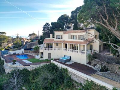 Maison - 160 m² - 5 pièces