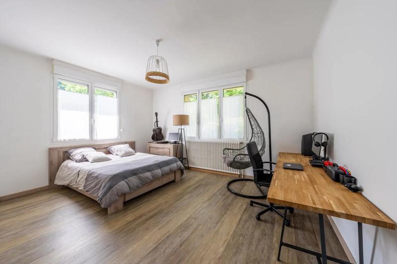 Maison - 237 m² - 7 pièces