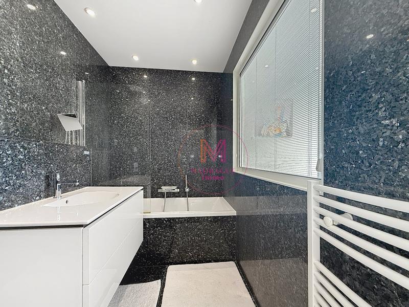 Maison - 216 m² - 6 pièces