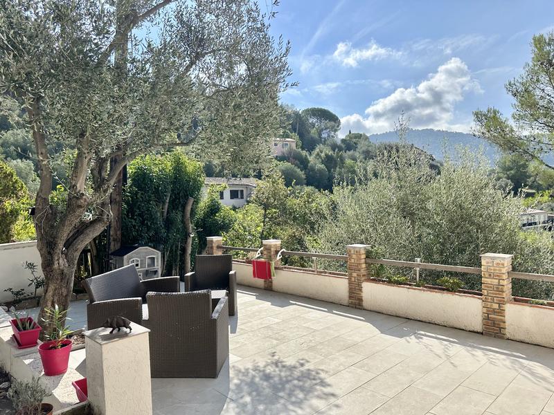 Maison - 216 m² - 7 pièces