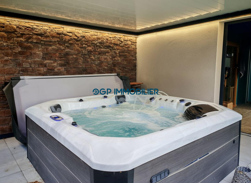 Maison - 196 m² - 4 pièces