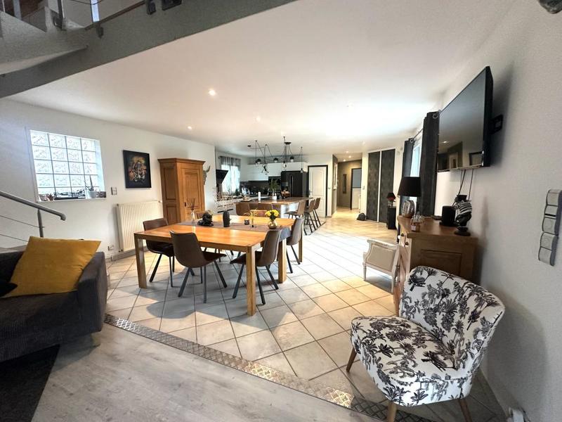 Maison - 200 m² - 7 pièces