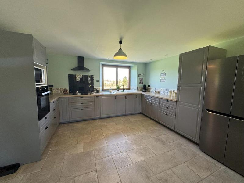 Maison - 300 m² - 12 pièces