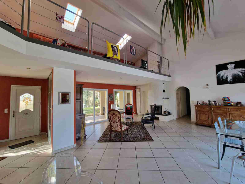 Maison - 246 m² - 7 pièces