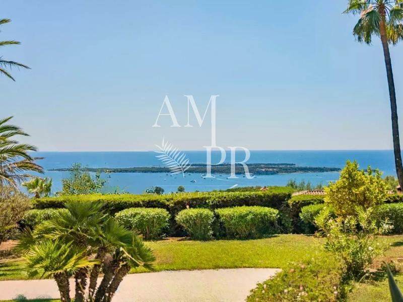 Villa - 355 m² - 8 pièces
