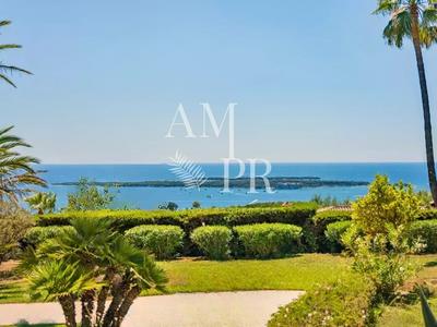 Villa - 355 m² - 8 pièces